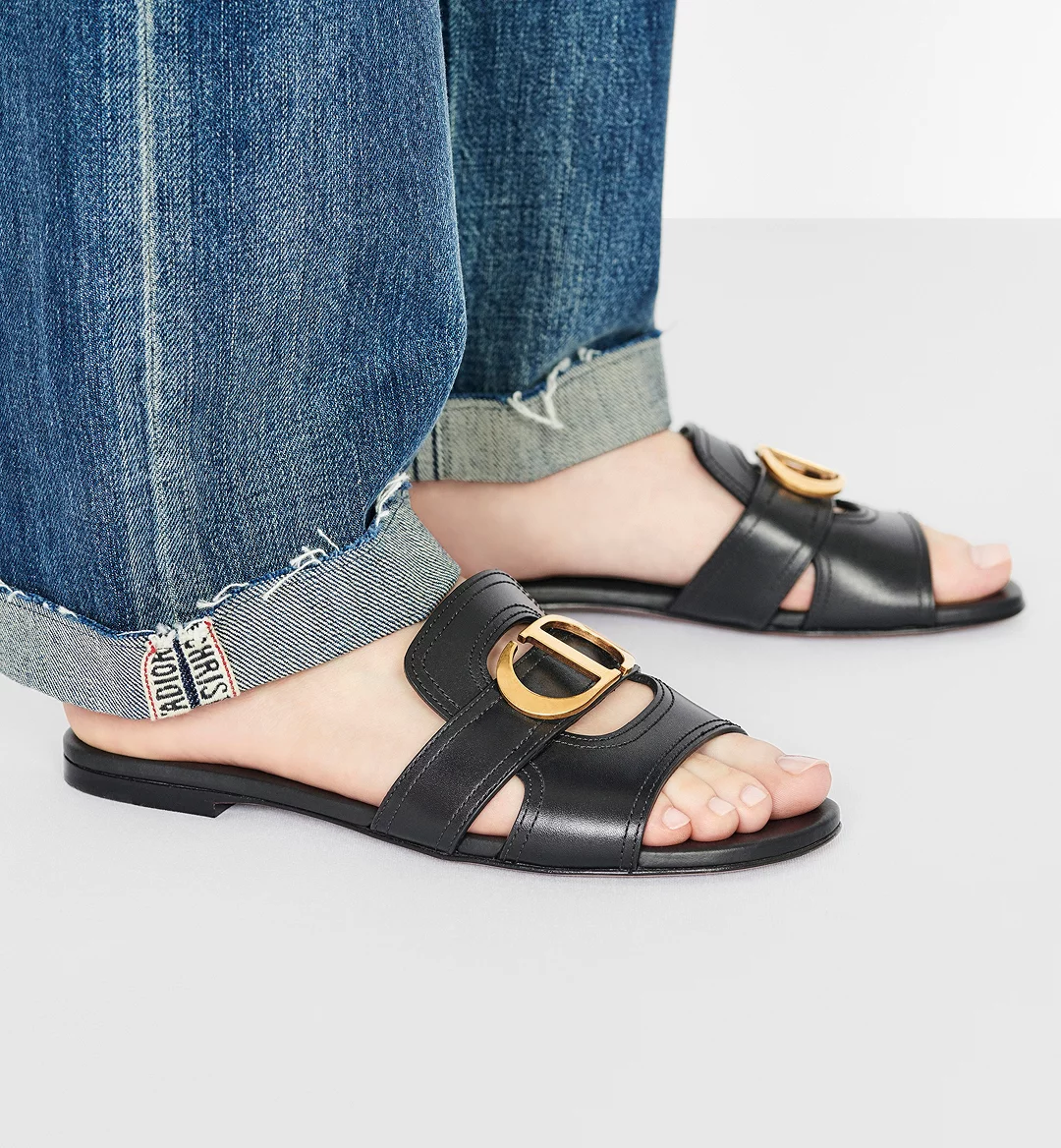 30 Montaigne Slide - Image 3